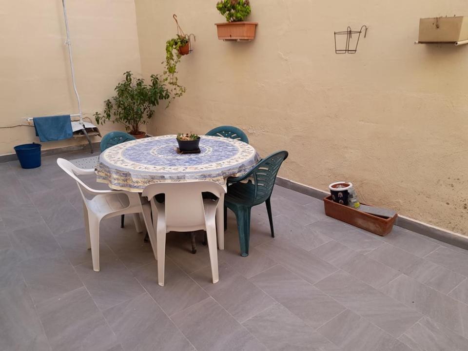 Dynesty B&B Birżebbuġa Exteriör bild